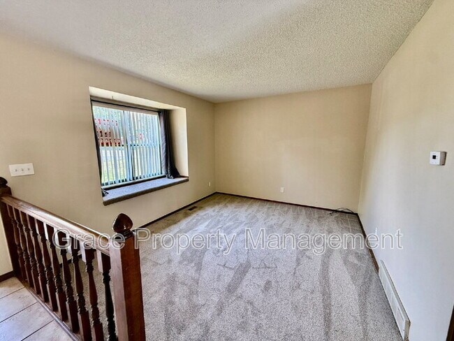 Building Photo - 13092 Monroe Dr
