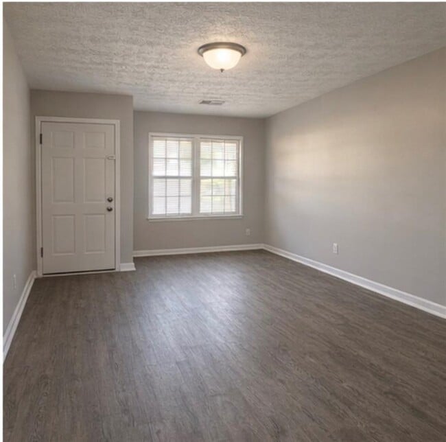 Building Photo - 848 Wilson Cir SW