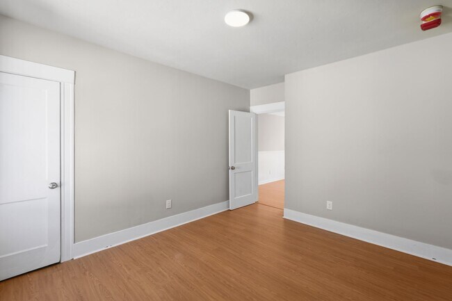 Building Photo - 387 Grove St