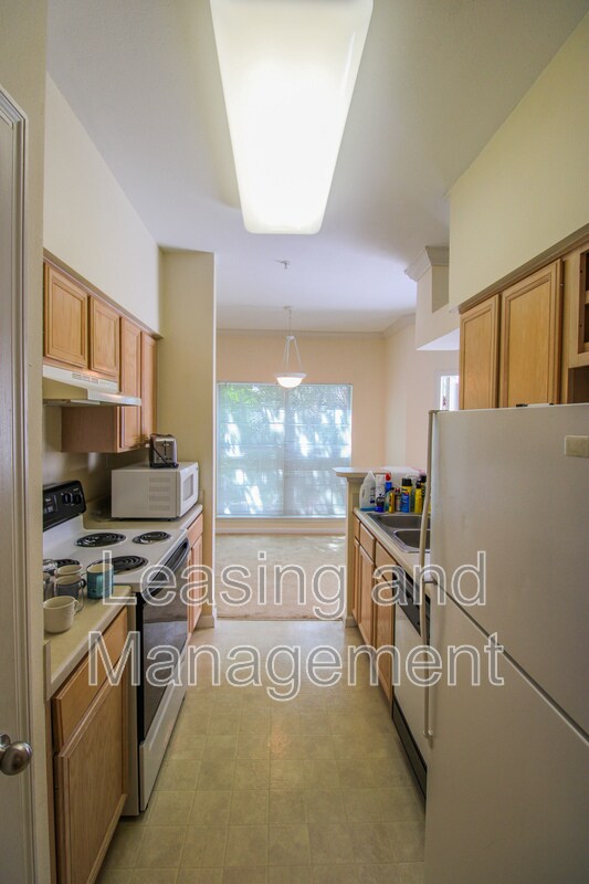 Building Photo - 700 Daniel Ellis Dr