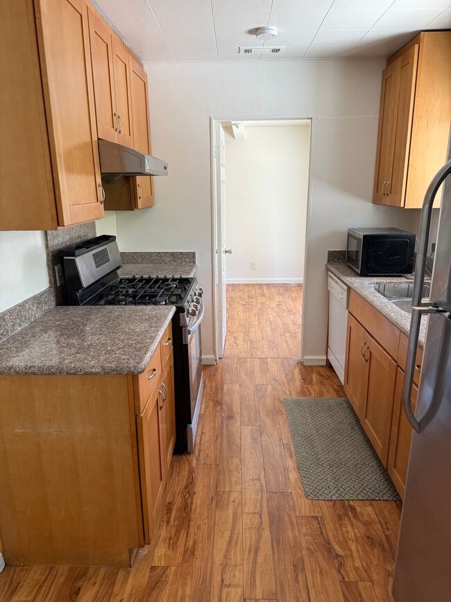 Building Photo - $3,700 / 4 BR - Comfortable 3-Bedroom Fremont Rental in Prime East Bay Location!