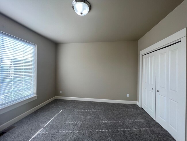 Building Photo - 8707 MacLaren Ave