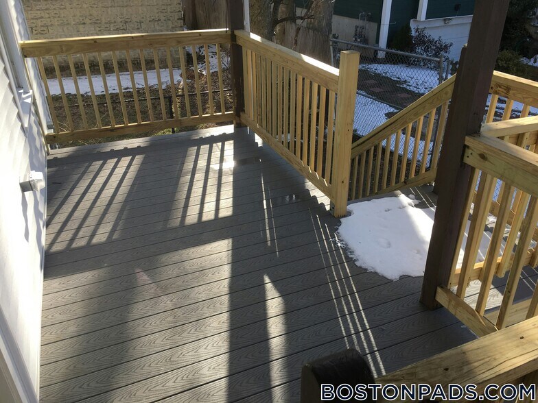 Building Photo - 19 Perrin St