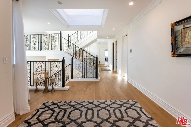 Building Photo - 345 S Saltair Ave