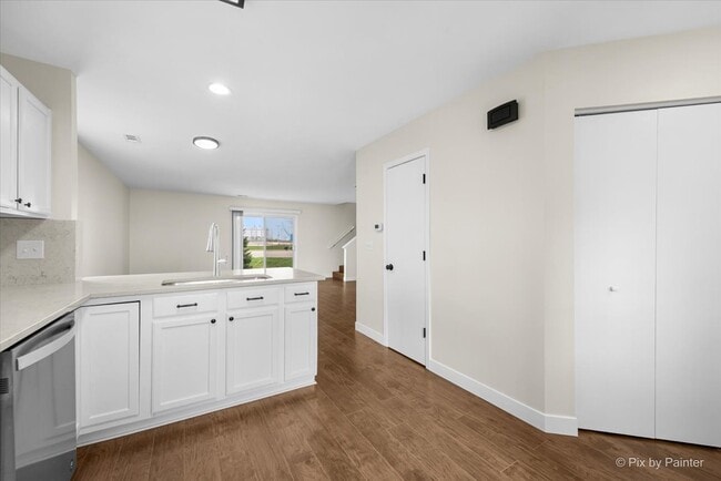 Building Photo - 1737 W Chrysler Dr