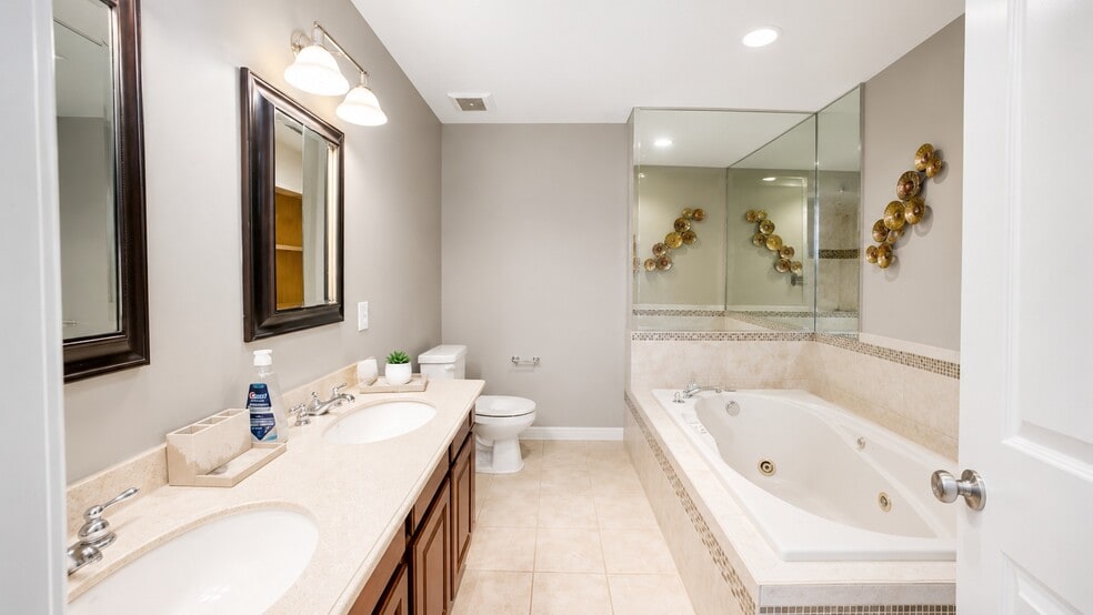 PRIMARY BATHROOM (EN SUITE) - 1010 Squirrel Rd