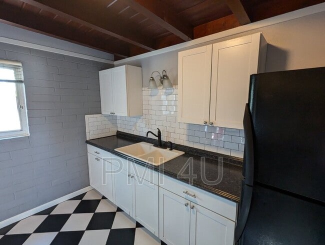 Building Photo - 2900 Parsifal St NE