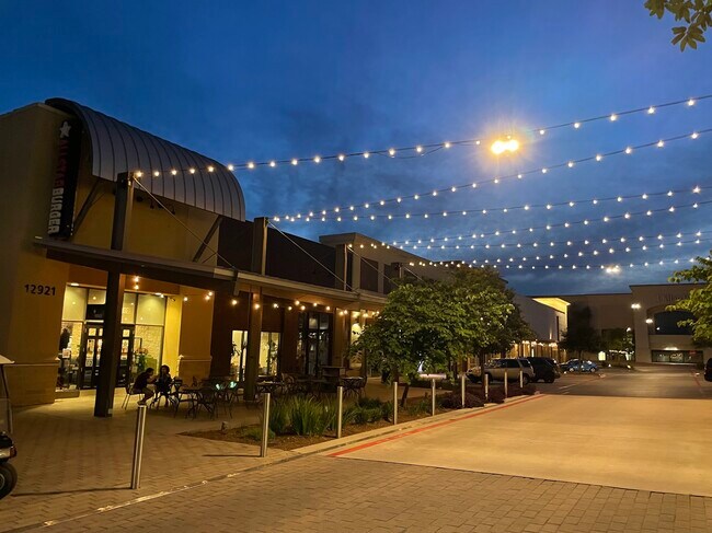 Building Photo - 104 S Tumbleweed Trail