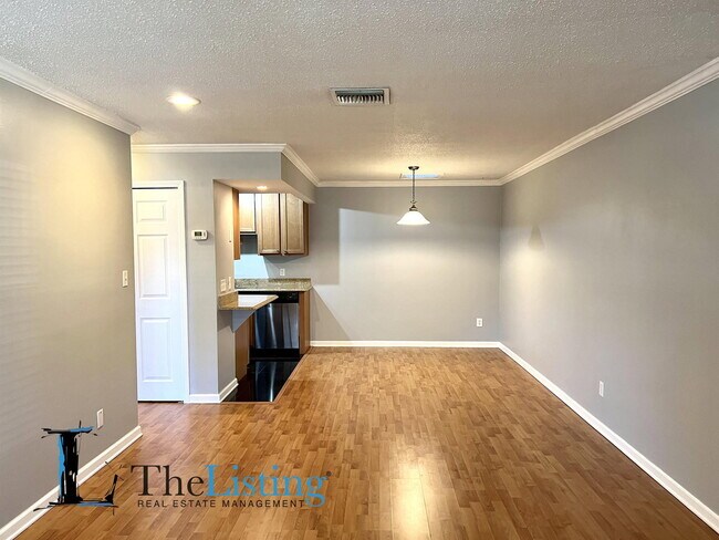 Building Photo - 2880 Plaza Terrace Dr