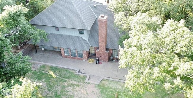 Building Photo - Massive 4BD/3BTH and 2 Car garage Home! Minutes from I-35