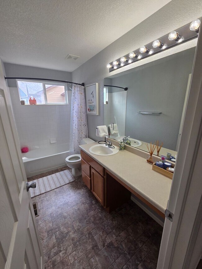 Building Photo - Fantastic Castle Rock 4 Bed 2 1/2 Bath Founders Village Home