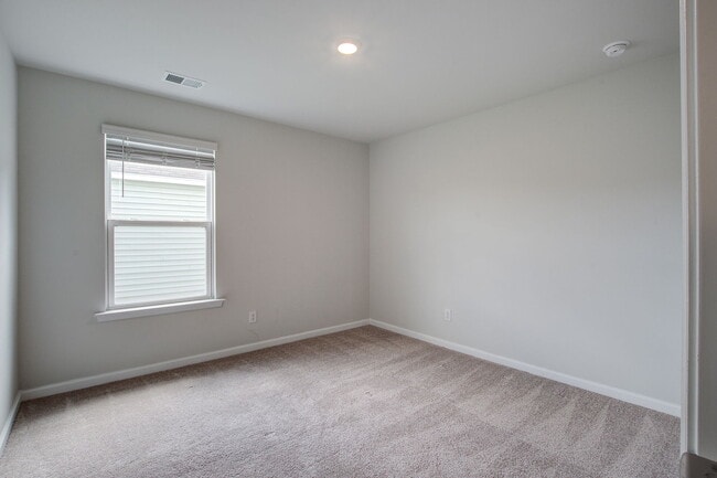 Building Photo - 104 Sunray Ln