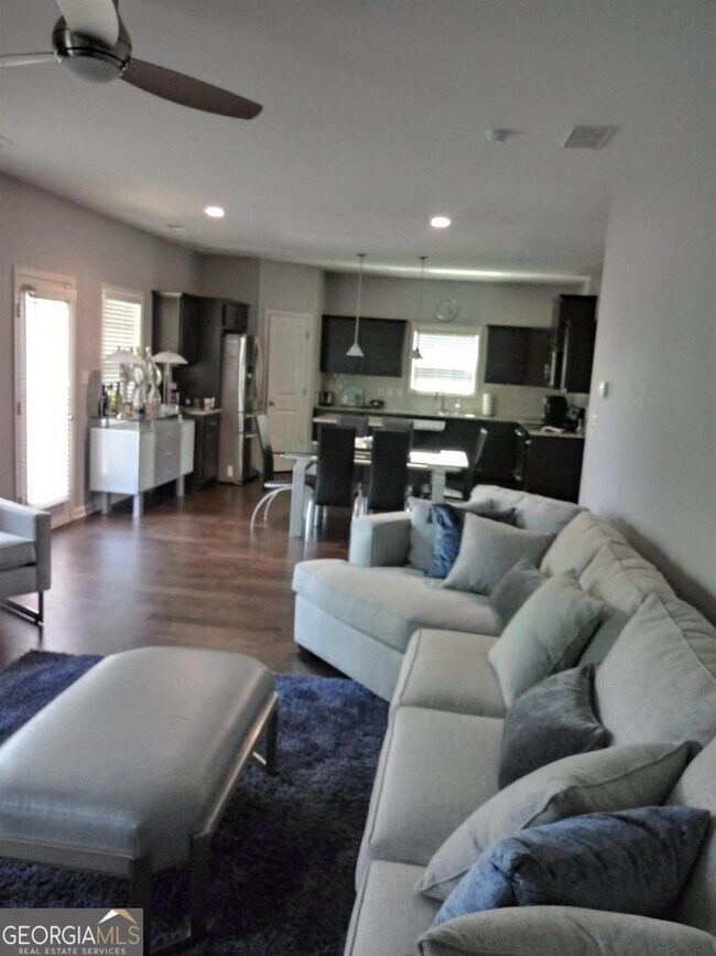 Building Photo - 201 Cliffhaven Cir