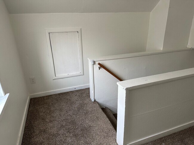 Building Photo - 3 Bed 1 Bath Shadle Park Home - Large Garage