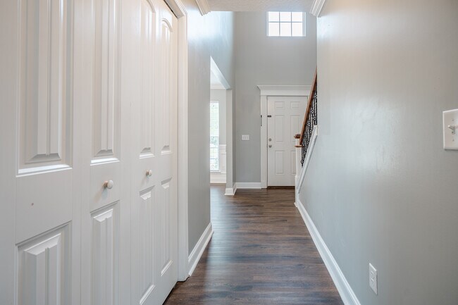 Building Photo - 717 Highgrove Ct