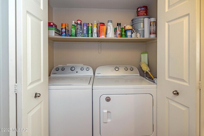 Building Photo - 5855 N Kolb Rd