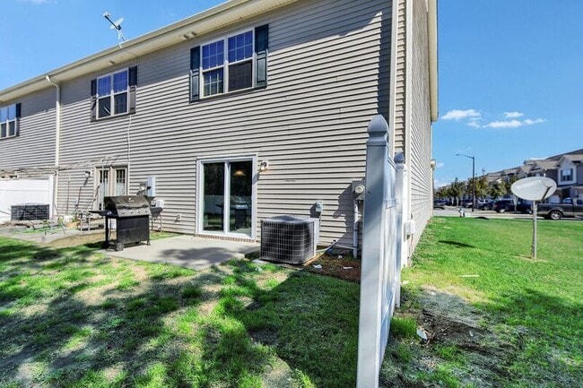 Building Photo - 850 Canyon Oak Loop