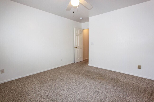 Building Photo - Three Bedroom Prescott Valley Duplex - APPLICATION PENDING