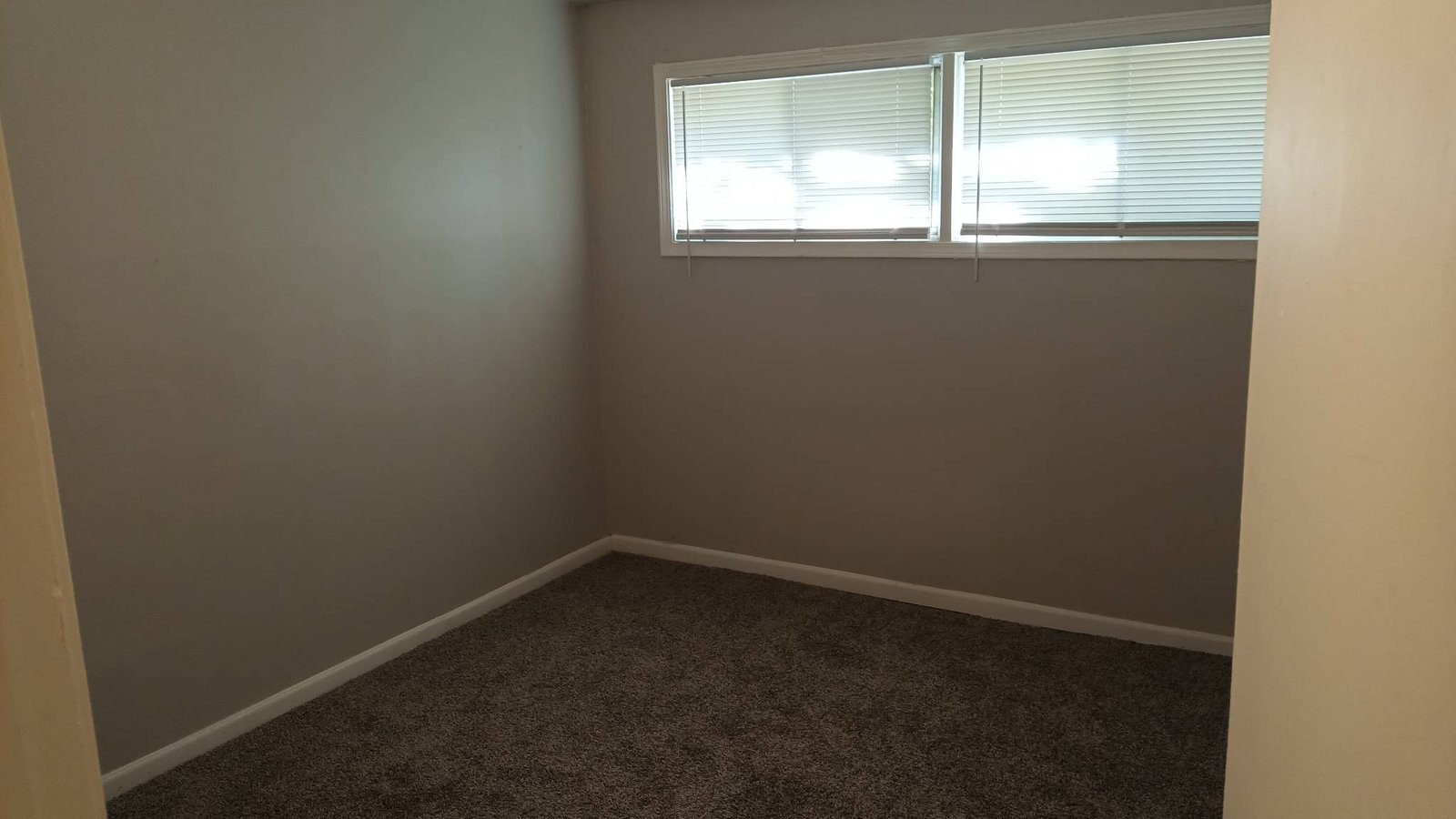 Building Photo - 2441 N Oswego Ave