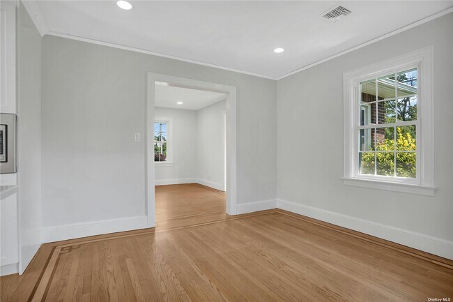 Building Photo - 92 Hillside Ave