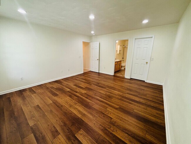 Building Photo - 3 Bedroom 2.5 Bath House