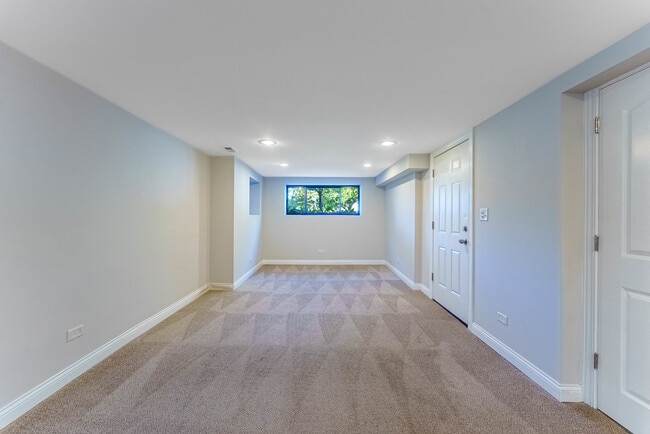 Building Photo - 3345 N Keating Ave