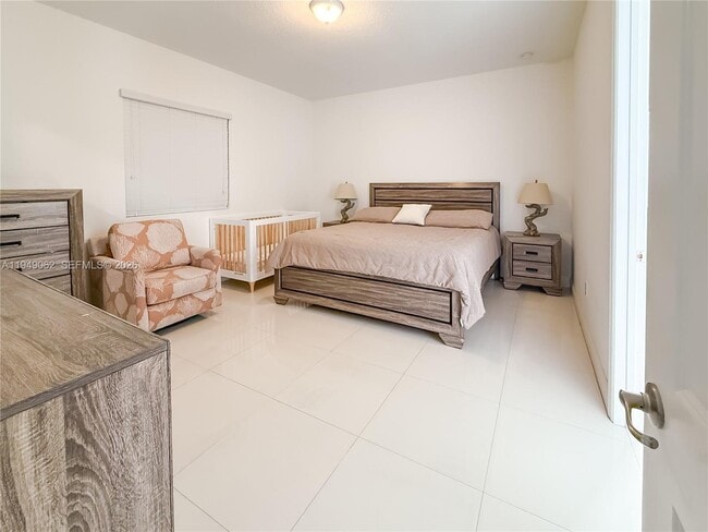 Building Photo - 17931 SW 152nd Ave