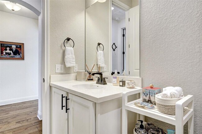 Building Photo - 260 Baldovino Skyway