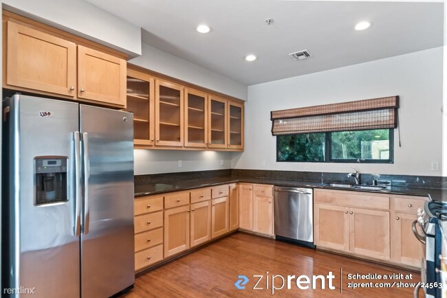 Building Photo - 3 br, 3.5 bath Condo - 501 Zephyr Drive, O...