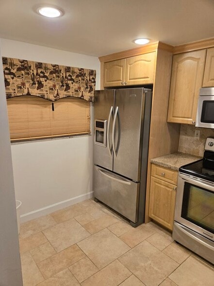 Building Photo - 9531 Seagrape Dr