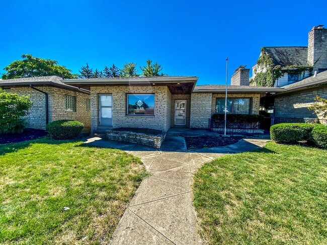 Building Photo - Remodeled Westgate Home with Attached Prof...