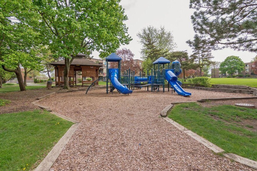 Building Photo - 1489 N Winslowe Dr
