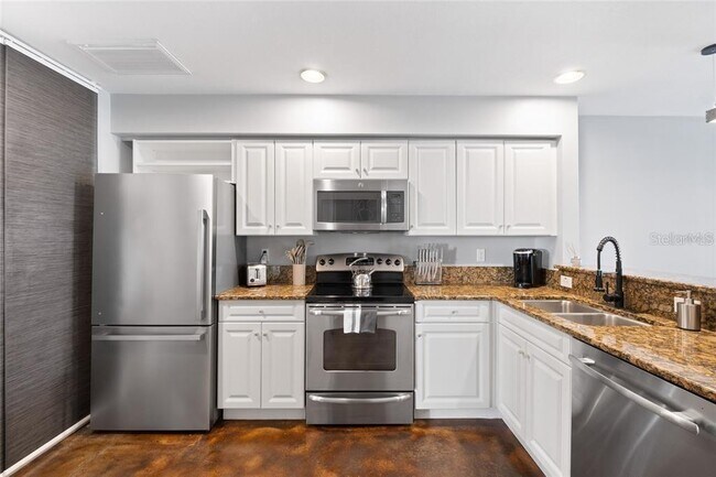 Building Photo - 1914 E 4th Ave