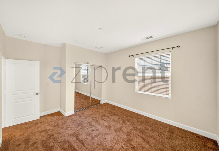 Building Photo - Unit