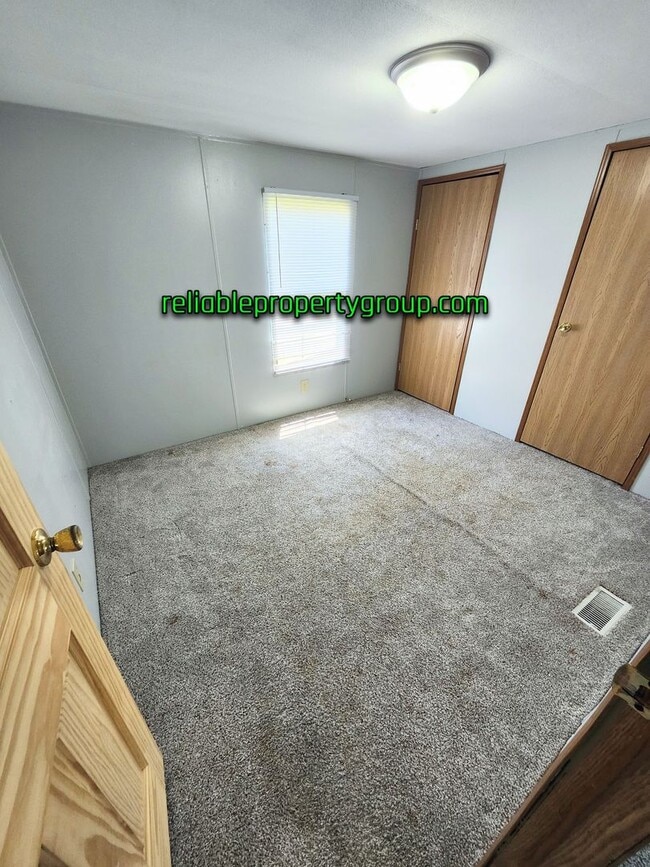 Building Photo - New Listing in Churubusco