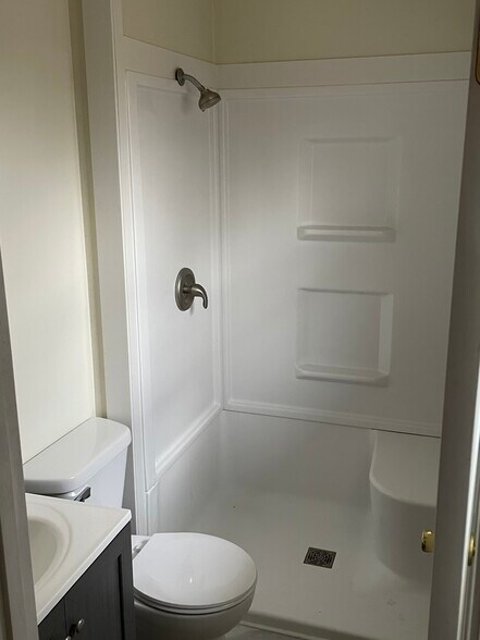 Master bath - 6647 Kenny Lane