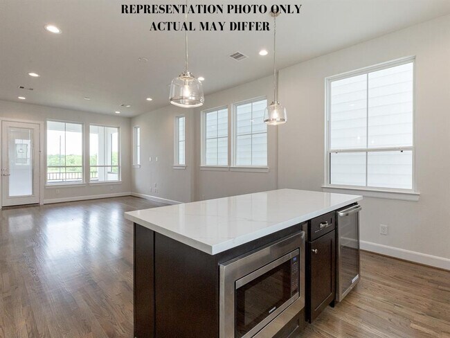 Building Photo - 2808 Grand Fountains Dr