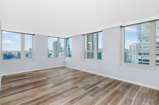 Building Photo - 345 N La Salle Dr