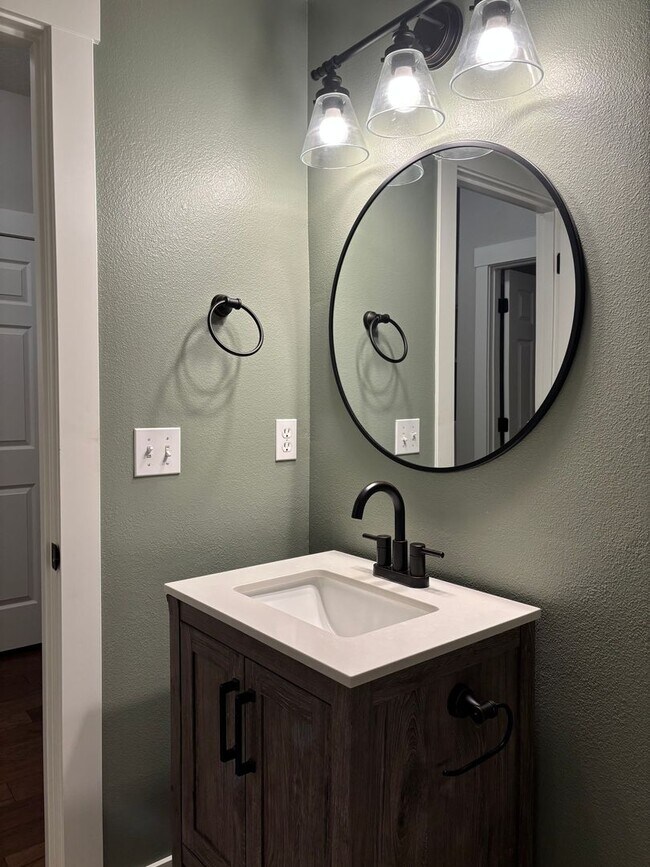 Building Photo - Wonderfully Designed Craftsman Home with P...