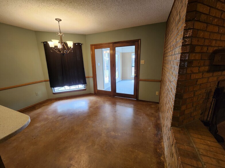 Dining area - 6031 73rd St