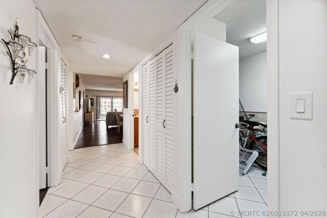 Building Photo - 15301 Pembridge Ave