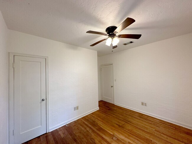 Building Photo - 3 Bedroom, 3 Bath House in Hibiscus Park -...