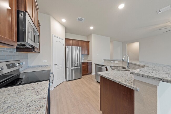 Building Photo - 7445 Gdn Gln Dr