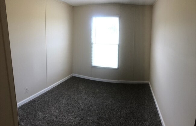 Building Photo - 3 BDR / 2BA in Private Community