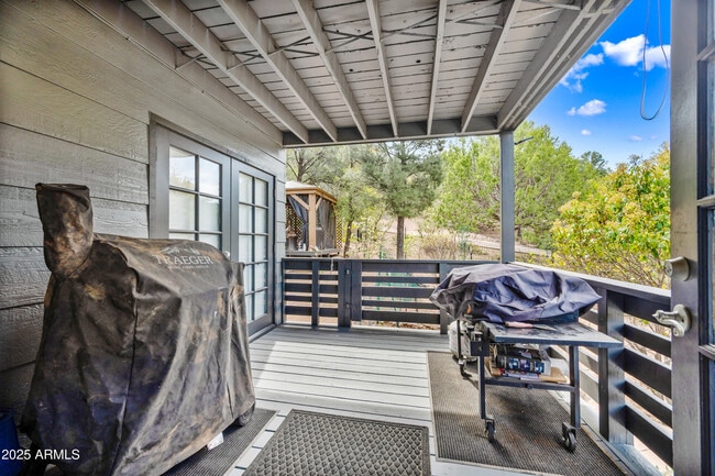 Building Photo - 1207 N Arrowhead Dr