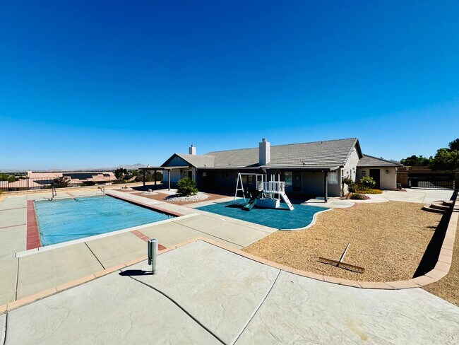 Building Photo - Luxury Skyline Ranch Home with Pool & Stunning Views