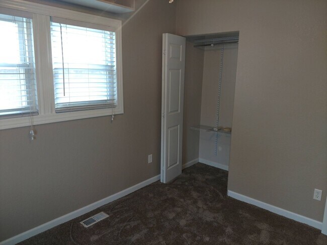 Building Photo - ALL PROSPECTIVE TENANTS MUST SUBMIT A $58 ...