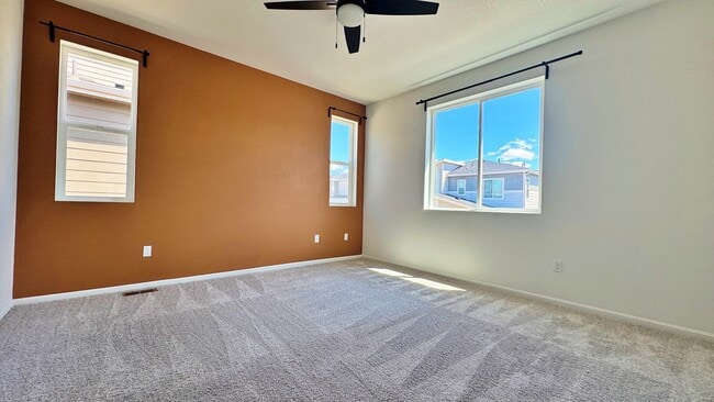 Building Photo - Fantastic Parkway Point 3 Bed 3 Bath 2 Car...