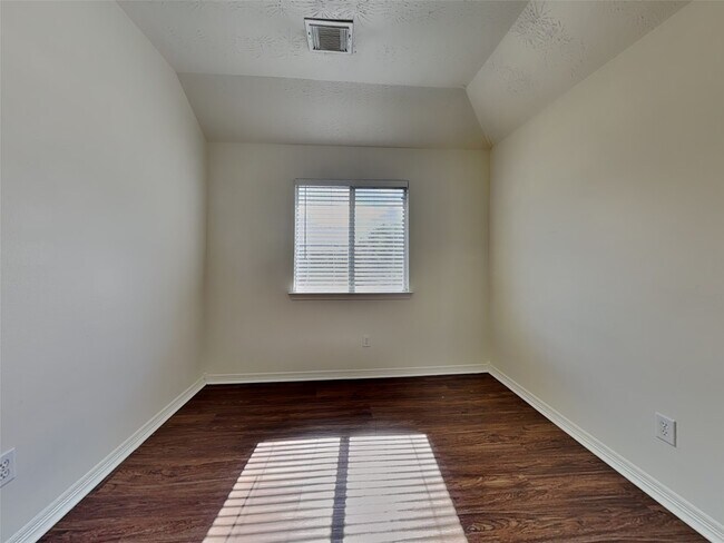 Building Photo - 30622 N Sulphur Creek Dr