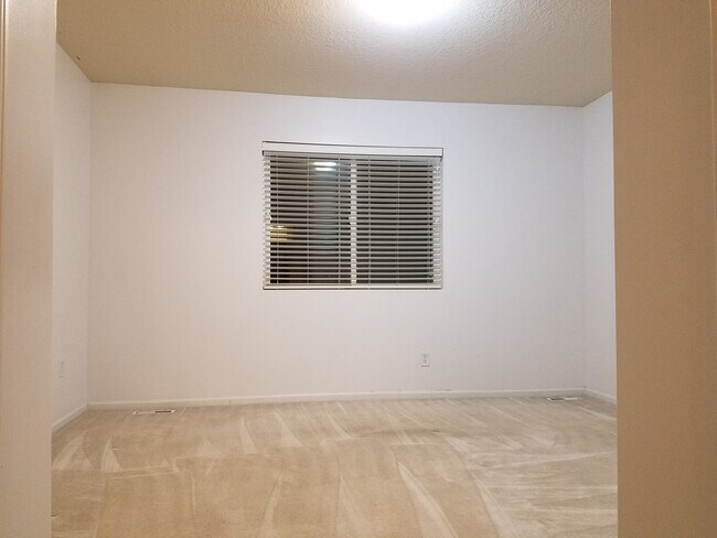 Building Photo - 1151 NE 7th Ln